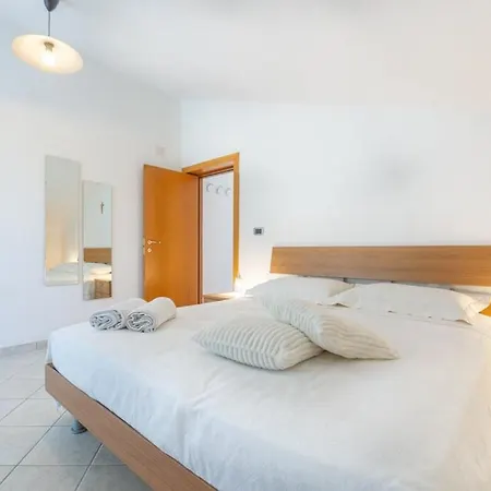 Paradiso Con Vista Mozzafiato - Adriana *