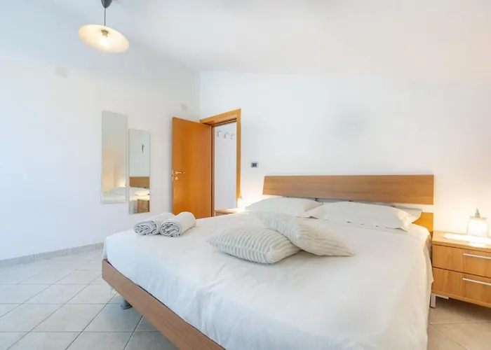 Paradiso Con Vista Mozzafiato - Adriana *