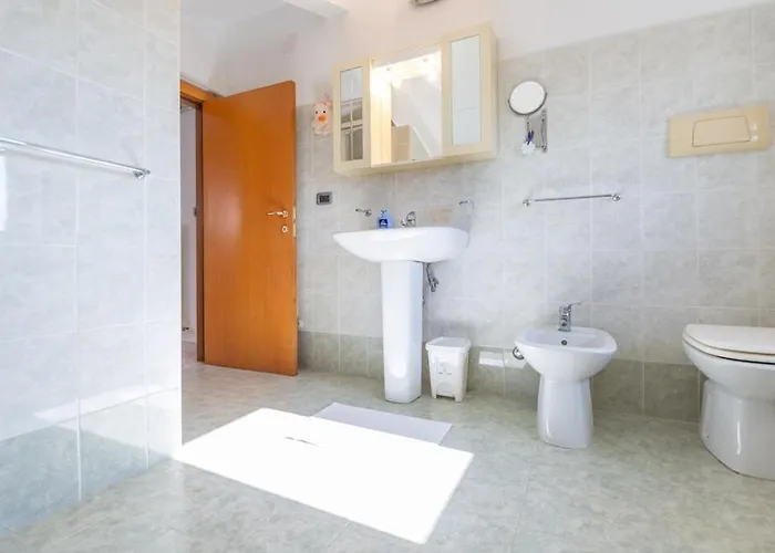 Paradiso Con Vista Mozzafiato - Adriana