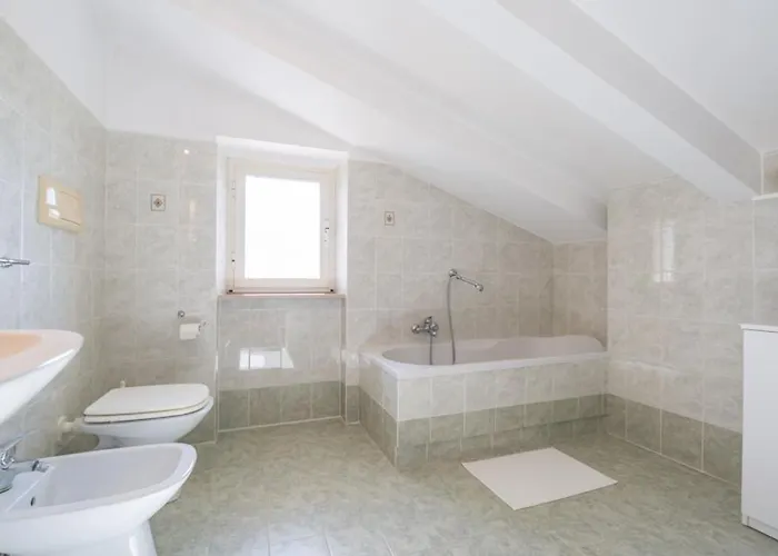 Paradiso Con Vista Mozzafiato - Adriana * Κιέτι