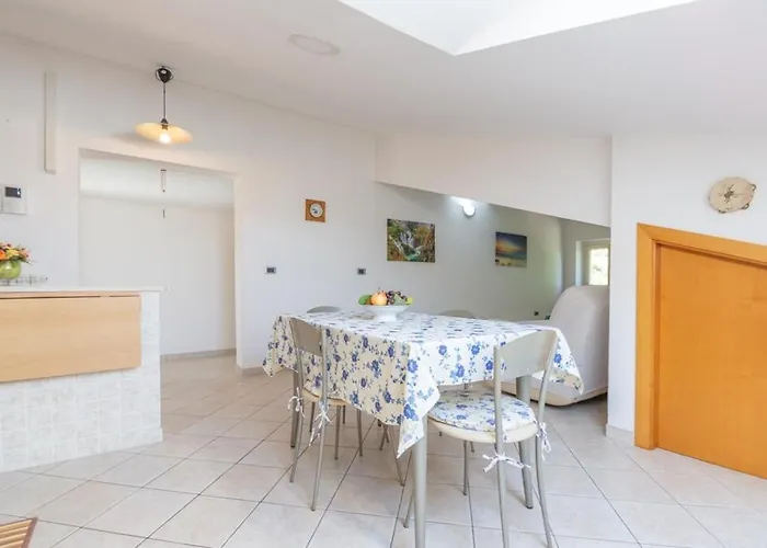 Paradiso Con Vista Mozzafiato - Adriana